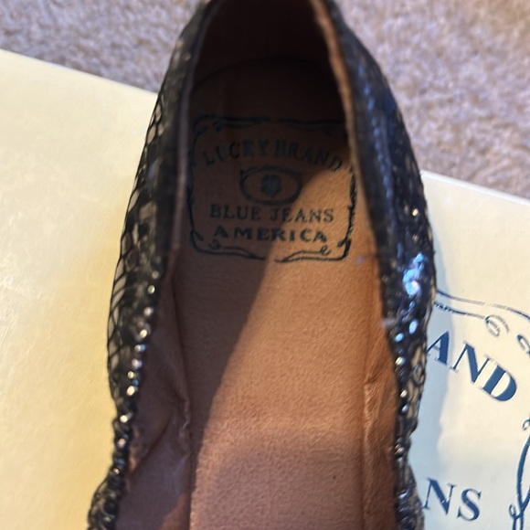 NWOT Lucky Brand Flats - Picture 3 of 6